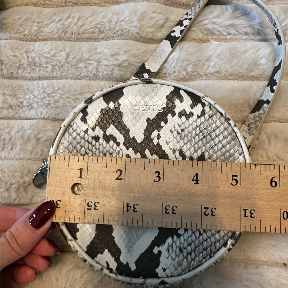 Levi’s Snakeskin Belt Bag Fanny Pack - Picture 7 of 10